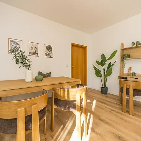 Lehastays - Buckau 13 I Kueche I Wlan I Smarttv I Innenhof 아파트 *