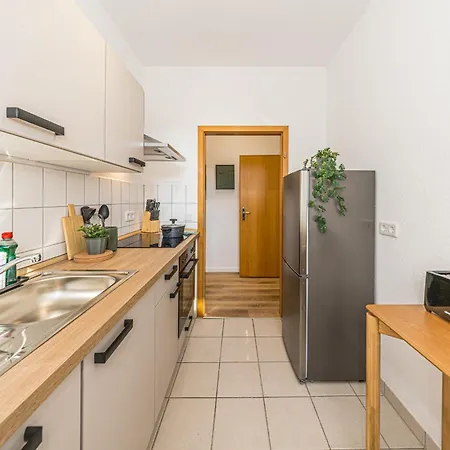 Lehastays - Buckau 13 I Kueche I Wlan I Smarttv I Innenhof *